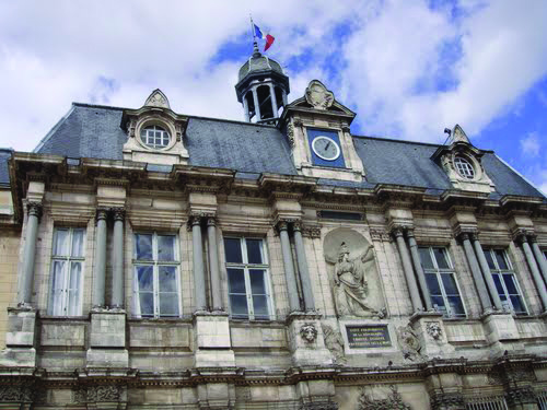 LE BANQUET DU CANON FRANÇAIS DANS UN ÉQUIPEMENT MUNICIPAL