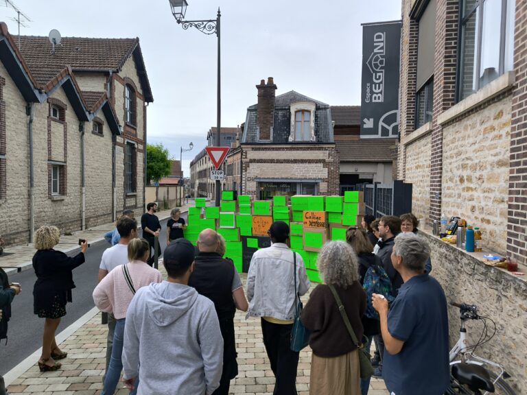 MOBILISATION CONTRE LA FERMETURE DE 2 CLASSES AU COLLÈGE DE LA VILLENEUVE À ST-ANDRÉ-LES-VERGERS